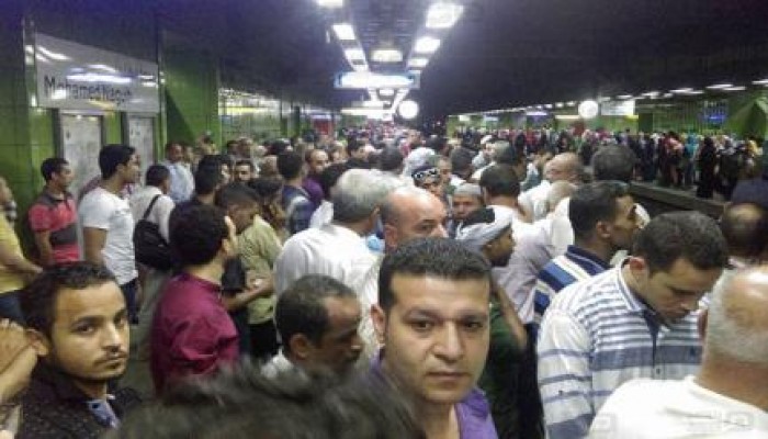 بالفيديو .. هتافات وشتائم خارجة ضد السيسي بمترو الأنفاق (+18)