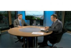 بالفيديو.. خبير ألماني: الصهاينة وراء زيارة السيسي إلى ألمانيا