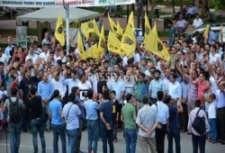 بالصور.. وقفة لهيئة الاغاثة الإنسانية بتركيا رفضًا لأحكام الإعدام بحق الرئيس مرسي والثوار