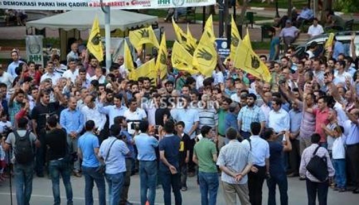 بالصور.. وقفة لهيئة الاغاثة الإنسانية بتركيا رفضًا لأحكام الإعدام بحق الرئيس مرسي والثوار
