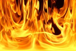 نحس الانقلاب .. حريق هائل بمصنع أولاد رجب للأخشاب في دمياط و12 سيارة مطافئ للسيطرة