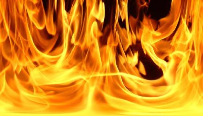 نحس الانقلاب .. حريق هائل بمصنع أولاد رجب للأخشاب في دمياط و12 سيارة مطافئ للسيطرة