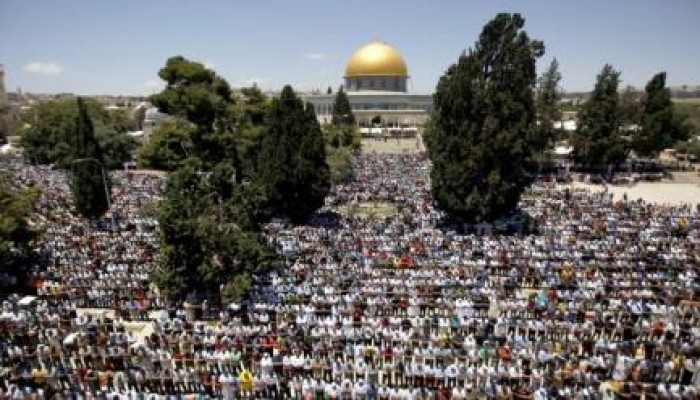 200 ألف يؤدون صلاة الجمعة الأولى من رمضان في "الأقصى"