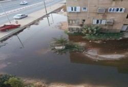 بالصور : مياة المجارى تحاصر سكان "كيما" بمدينة  أسوان وغياب تام لمسؤولي الإنقلاب