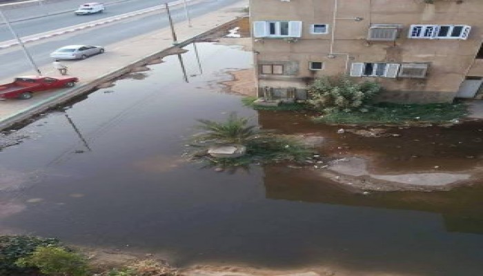 بالصور : مياة المجارى تحاصر سكان "كيما" بمدينة  أسوان وغياب تام لمسؤولي الإنقلاب