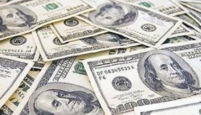 سعر الدولار في السوق الرسمى و السوداء في رابع أيام رمضان