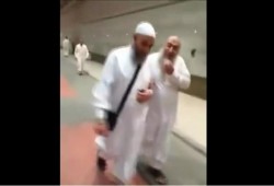 رافضوا الانقلاب يهتفون بوجه برهامي في مكة "يا قتلة"