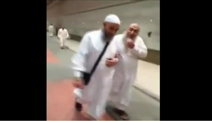 رافضوا الانقلاب يهتفون بوجه برهامي في مكة "يا قتلة"