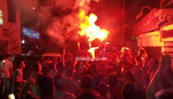 الجيزة: ثوار إمبابة يرهبون بلطجية الأمن بالألعاب النارية ويهتفون ضد العسكر