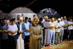 تعرف على سر صلاة التراويح دون ميكرفونات