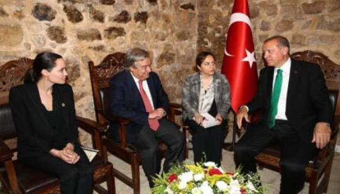 في لقائه مفوّض الأمم المتحدة .. أردوغان مستمرّون في لعب دور الأنصار مع اللاجئين السوريين