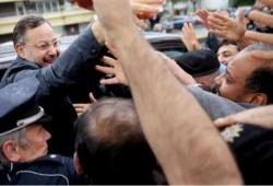 هيرست: أحمد منصور تغلب على السيسي بهدف مقابل لا شيء