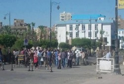 "ﻣﺼﺮ إﻳﺮﺍﻥ للنسيج" الانقلاب بفشله يخطط لإغلاق الشركة والعمال ينظمون وقفة ضد الغلق