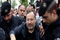 "هيومن رايتس ووتش" تطالب ألمانيا بالتحقيق بشأن توقيف أحمد منصور
