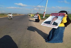 سلسلة بشرية لثوار أم الرضا بدمياط تطالب بالقصاص من القتلة