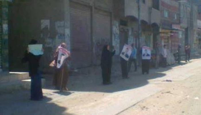 سلسلة بشرية لثوار كفر البطيخ بدمياط