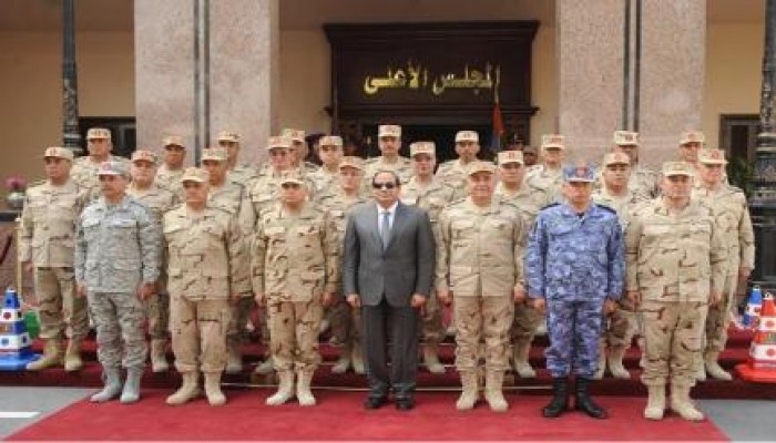 بعد عام من التحقيق .. "فورين أفيرز" تصدر تقريرا بعنوان : "السيسي والأربعون حرامي"!