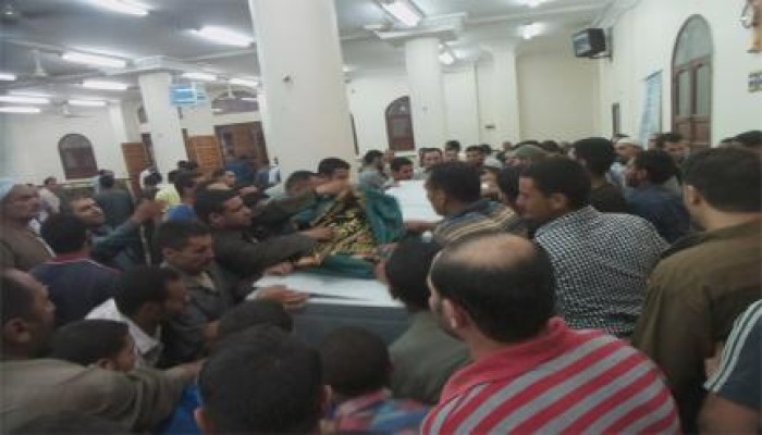 الشرقية.. الأهالى يطردون صحفيي الانقلاب بتشييع جثمان أحد ضحايا أحداث سيناء