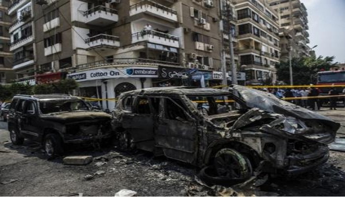 سائق النائب العام يغير أقواله ويصرح : سيارة كبيرة دهسته بعد نزوله من السيارة بعد الانفجار