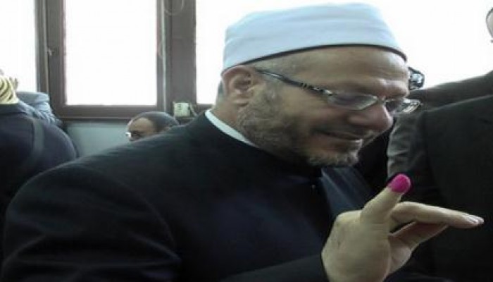 مفتي الانقلاب يواصل سرقاته العلمية.. هذه المرة من عائض القرني