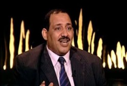 محمد العمدة : السيسي رئيس عصابة تسحق الشعب ( فيديو )