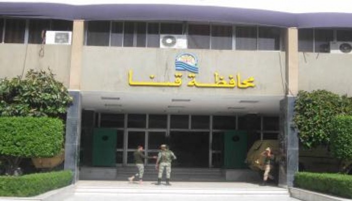 ضابط مرور يصدم طفلة بقنا ويصيبها بارتجاج في المخ ويفر هارباً