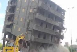 استعدادا لزيارة قائد الانقلاب العسكرى امن الانقلاب يزيل منازل المواطنين  بالاسكندرية