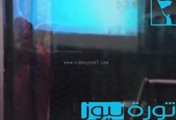 بالفيديو.. خوفا من صموده: حائط من الصاج يمنع الكاميرات من تصوير الرئيس مرسي