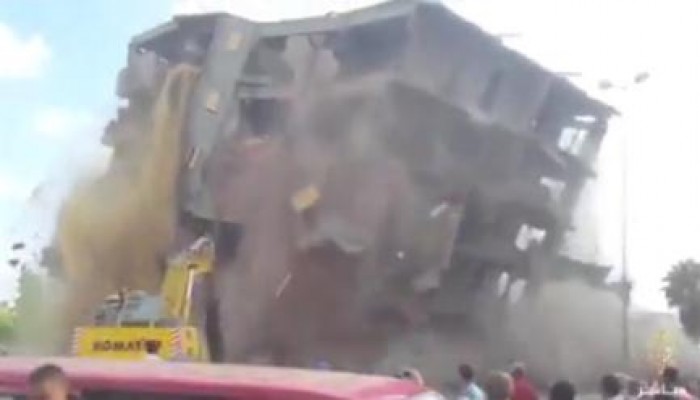 بالفيديو: لحظة هدم قوات أمن الانقلاب لعقار من 5 طوابق بالإسكندرية