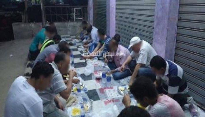 ثوار إمبابة ينظمون إفطار جماعي تحت شعار "يوم من رابعة"