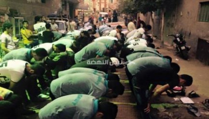 ثوار "ناهيا" يفطرون في الشوارع.. وأولتراس يشعل المسيرة بالهتافات