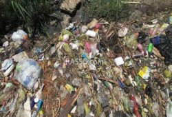 تلوث مياه ترع "إبشواي" باﻟﻔﻴﻮﻡ يهدد صحة المواطنين ( صور )