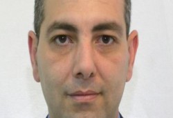 رئيس المعهد الأوروبي للقانون يصف تصريحات متحدث جيش السيسي "بجهاز الكفته"