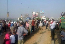 أهالي المريوطية يقطعون الدائري احتجاجًا على قطع المياه