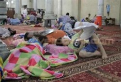 "عمرو بن العاص" خالي من المصلين بعد منع "جبريل"