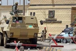تعذيب ومنع للمصاحف والإفطار والزيارات عن صحفيي سجن العقرب!