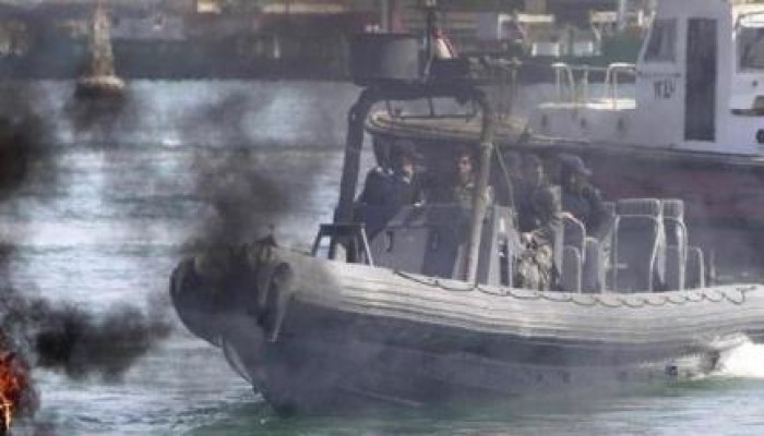 انفجار زورق حربي مصري برفح المصرية