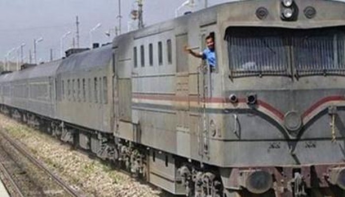 مصرع طفل دهسه قطار الصعيد في أسيوط