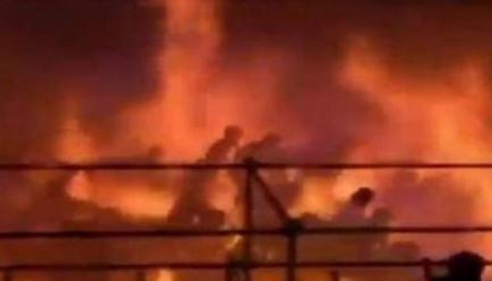 شؤم الانقلاب: حريق هائل بمخزن بويات في الشرقية