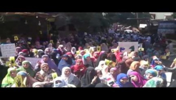 فيديو.. حرائر حلون يطالبن برحيل القاتل ويتوعدن بالقصاص