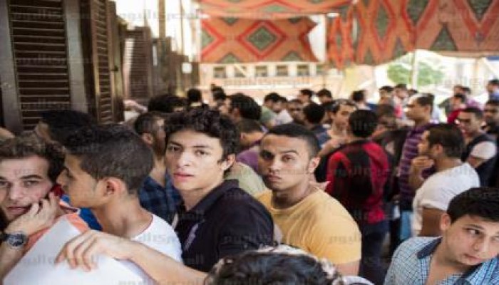 توافد طلاب المرحلة الأولى للتنسيق على معامل جامعة القاهرة لتسجيل الرغبات