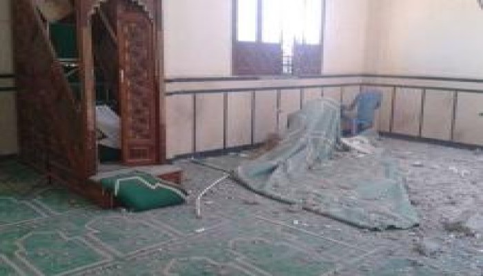 جرائم الانقلاب مستمرة في حق بيوت الله.. قصف المسجد الوحيد بقرية أبو طويلة بالشيخ زويد(صور)