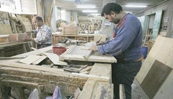 تقرير حقوقي: رجال الأعمال يدمرون صناع الأثاث ويشردون 400 ألف عامل