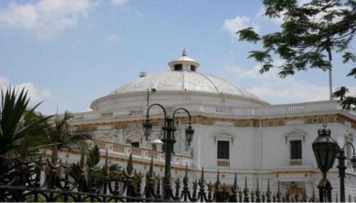 الخائن السيسي يصدر قانوناً يسمح بحلّ البرلمان المزعوم بعد انعقاده