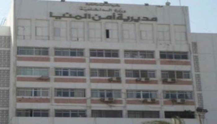 ضابط شرطة بالمنيا يعتدي على محامي بكوب قهوة مغلى فى وجهه!