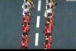 جيش السيسي يعزف "لبيك إسلام البطولة" من أناشيد الإخوان التراثية في حفل الحربية (فيديو)