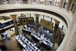 محللون: حكومة الانقلاب تساهم في تدمير البورصة