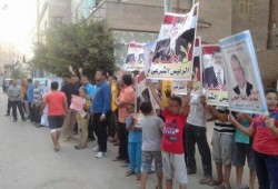 وقفة حاشدة بقرية دقهله تنادي بالافراج عن المعتقلين