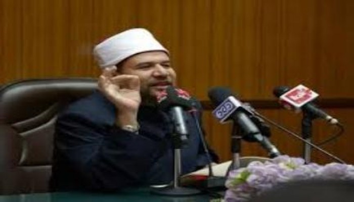 أوقاف الانقلاب تعاقب أئمة خالفوا "الخطبة الموحدة" وتستبعد خطباء المكافأة