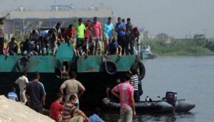 أسر ضحايا مركب الوراق تعتصم على الكورنيش لعدم استخراج جثث ذويهم